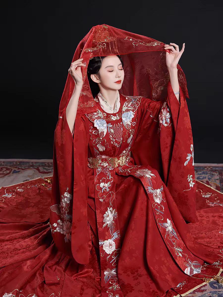 为什么有的中式婚礼很高级,有的却显廉价?婚服是关键