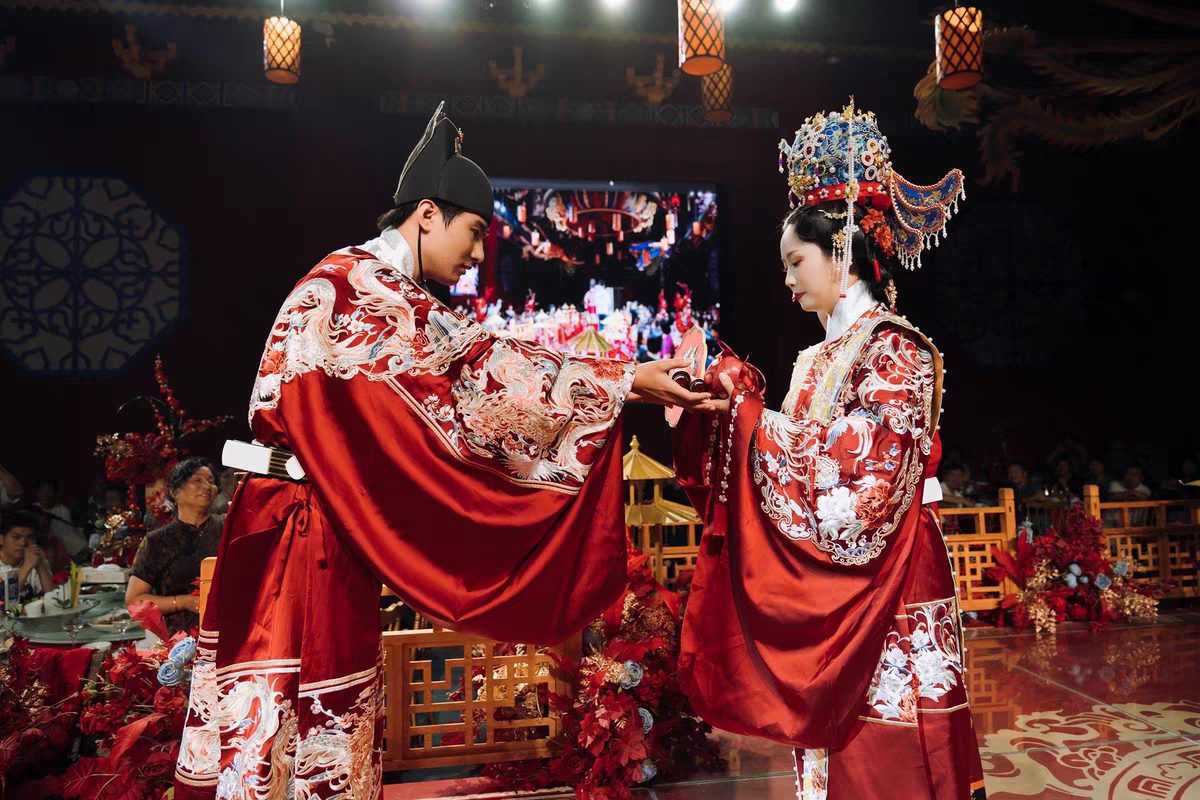 什么样的中式婚服更耐看？高级感判断指南 配图2 天赐华裳